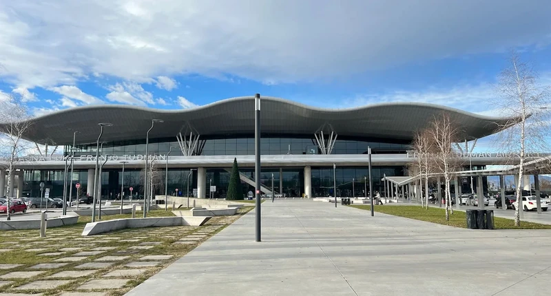 Vista exterior de la Terminal 02.
